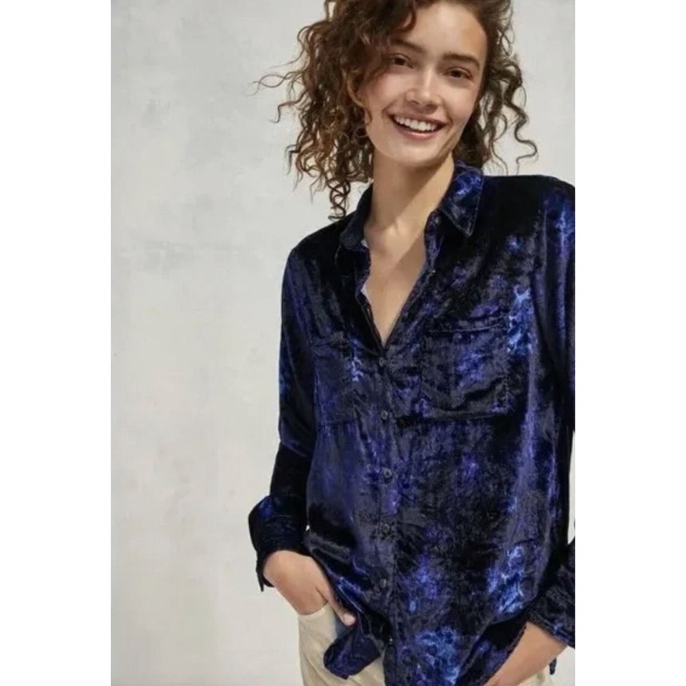 Pilcro Anthropologie Mara Button Up Shirt Navy Blue Crushed Velvet Size 8